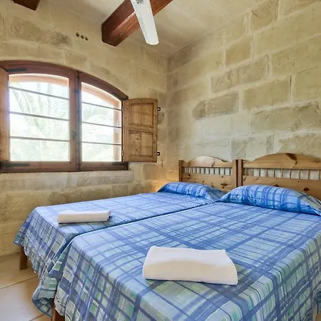 Farmhouse Tina فيلة